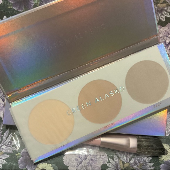 3 Color Contouring Powder Palette in Galaxy. New Never Worn Green Alasko - Picture 8 of 12